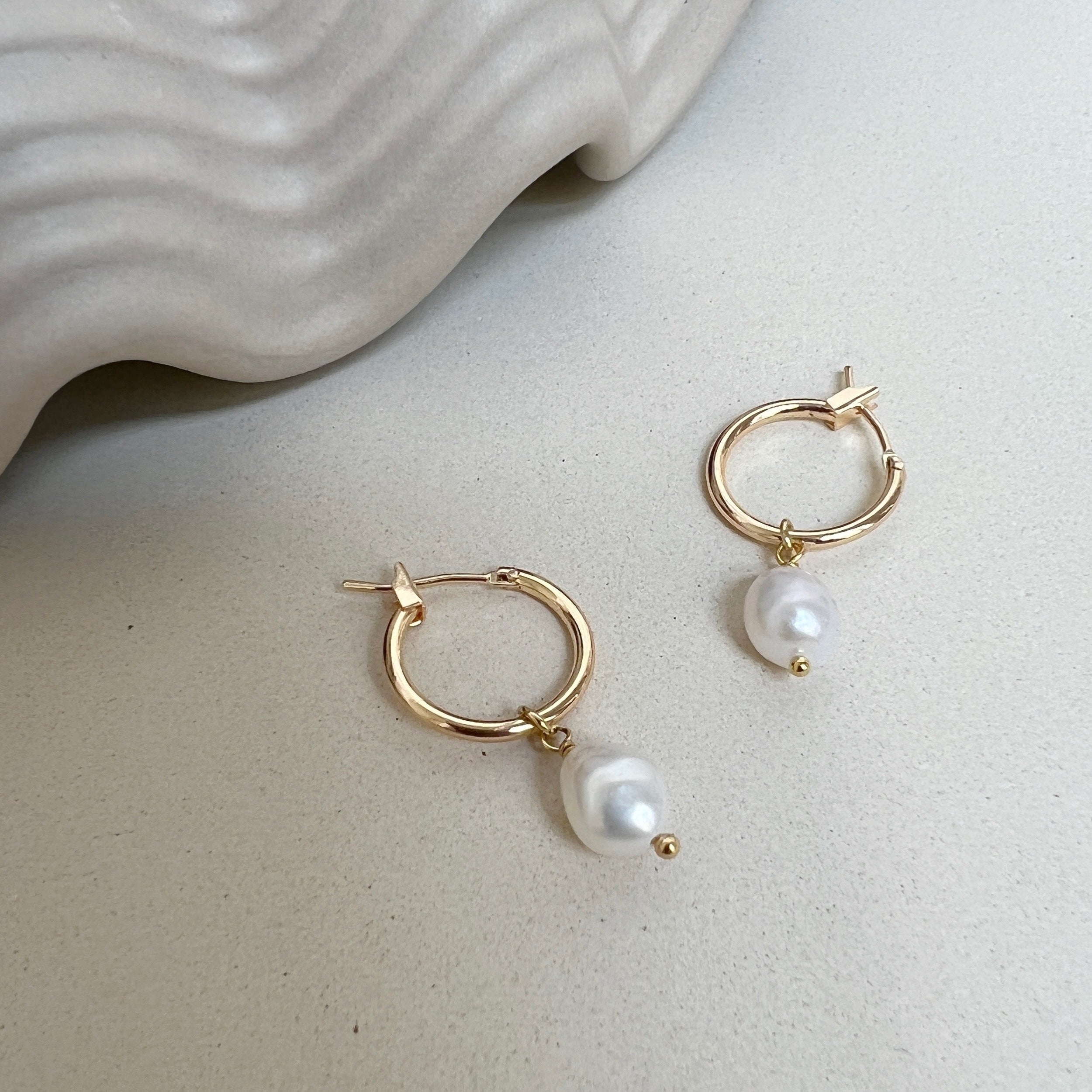 Jewelry set - Lea Pearl Necklace / Lea Pearl Earrings Small - 18 carat gold plated