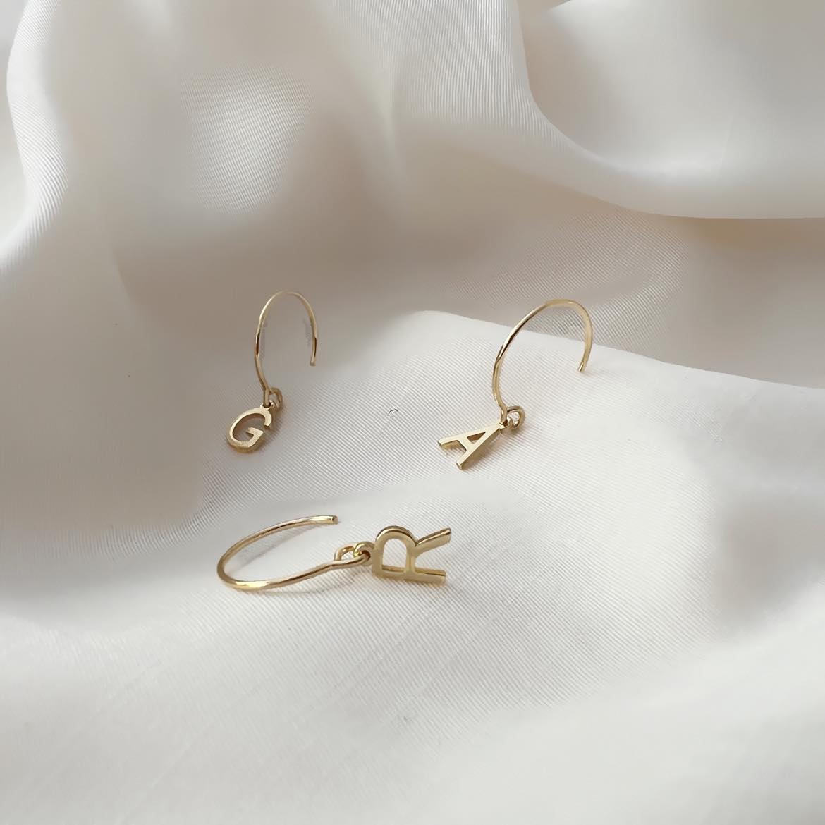 Letter Earring A-Z - 18 carat gold plated