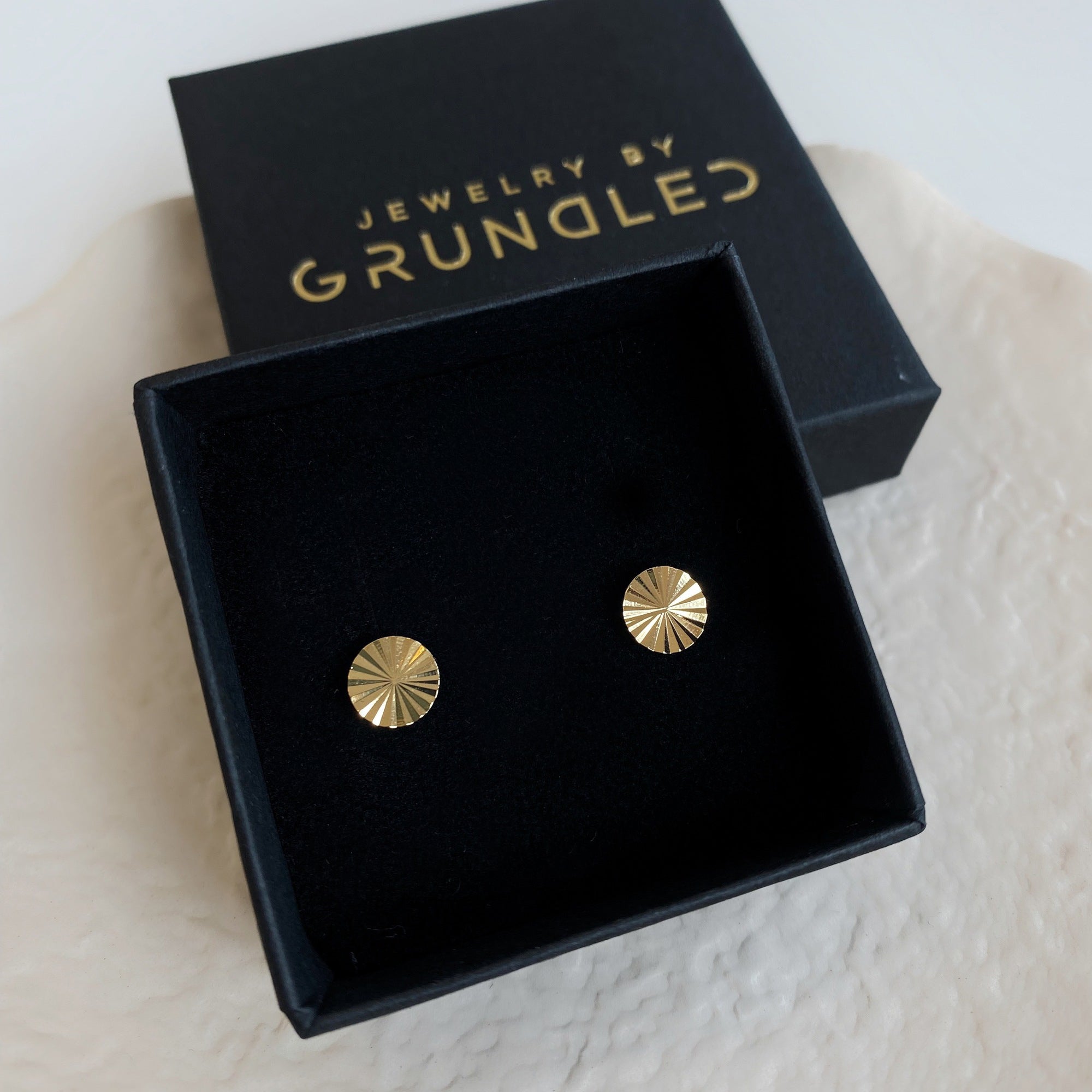 Scarlett Stud Earrings Medium - 18 carat gold plated