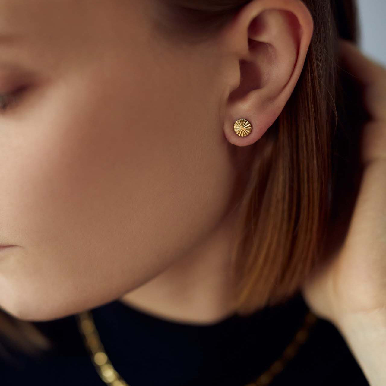 Scarlett Stud Earrings Medium - 18 carat gold plated