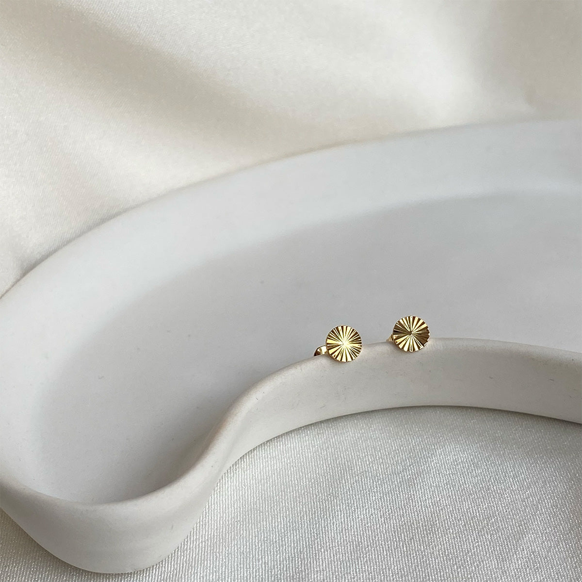 Scarlett Stud Earrings Small - 18 carat gold plated