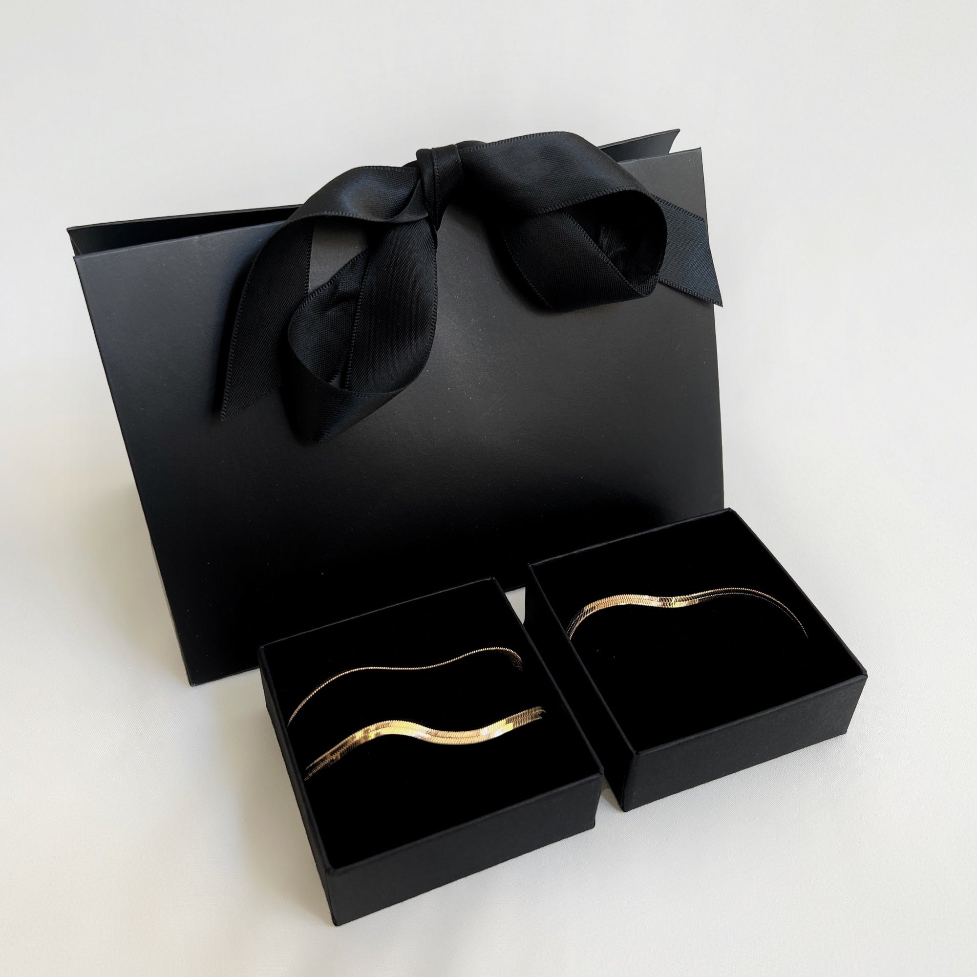 Jewelry set - Laura Necklace / Laura Bracelet - 18 carat gold plated