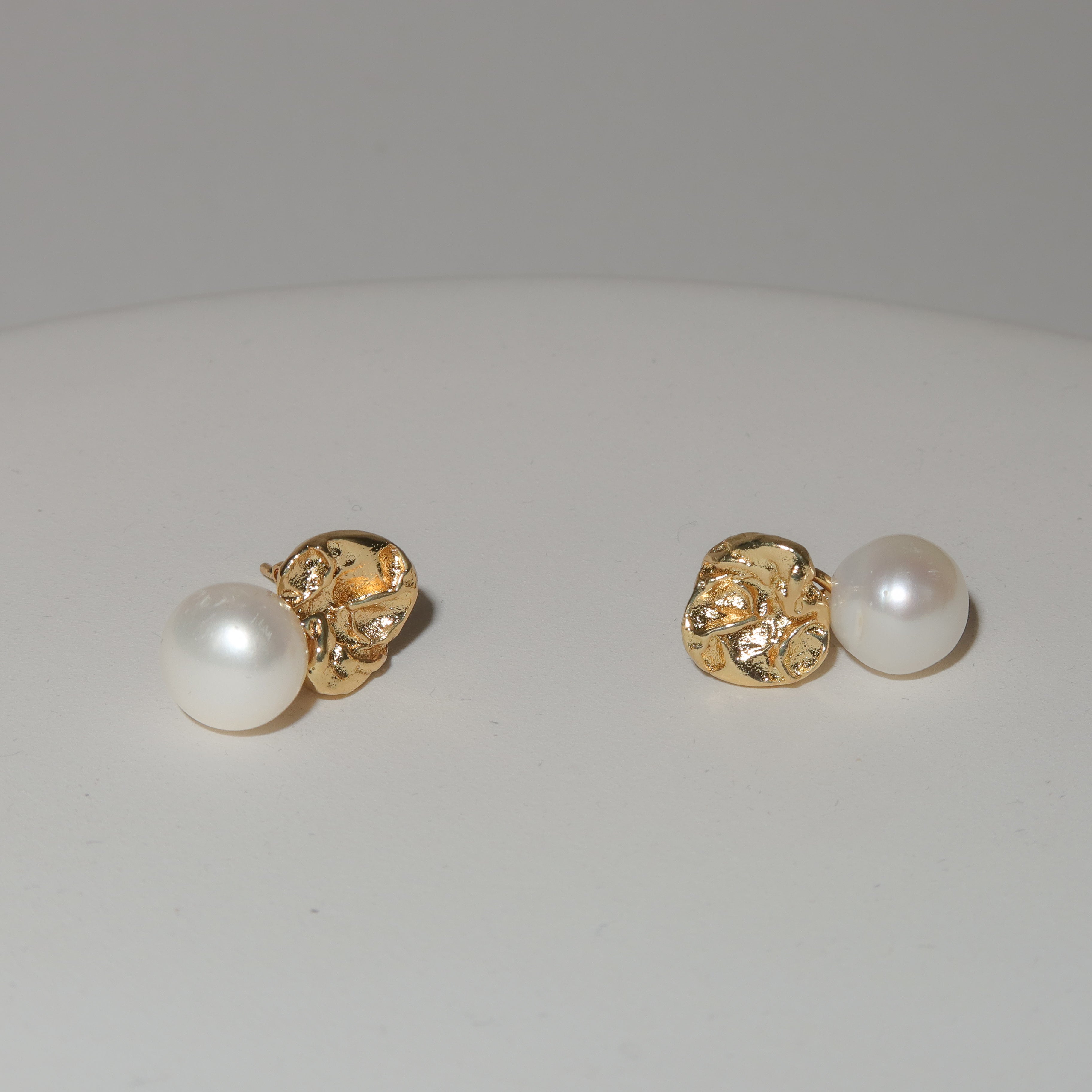 Rie Pearl Earrings - 18 carat gold plated