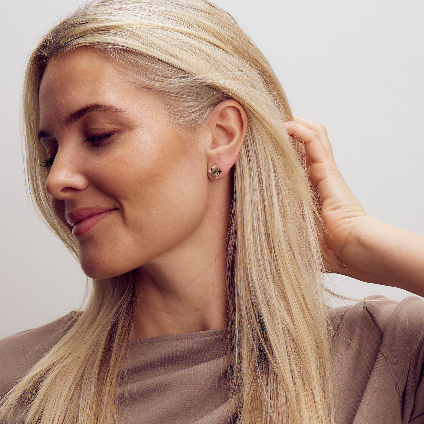Scarlett Square Stud Earrings - 18 carat gold plated