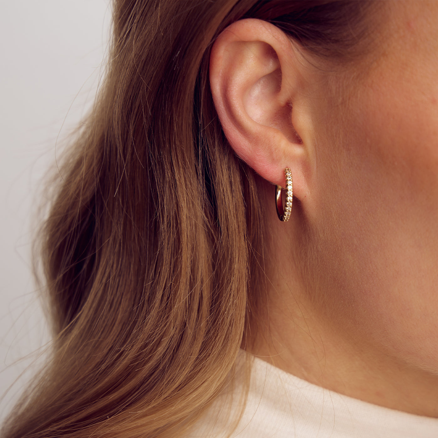 Rose Hoop Earrings Medium - Zirconia - 18 carat gold plated