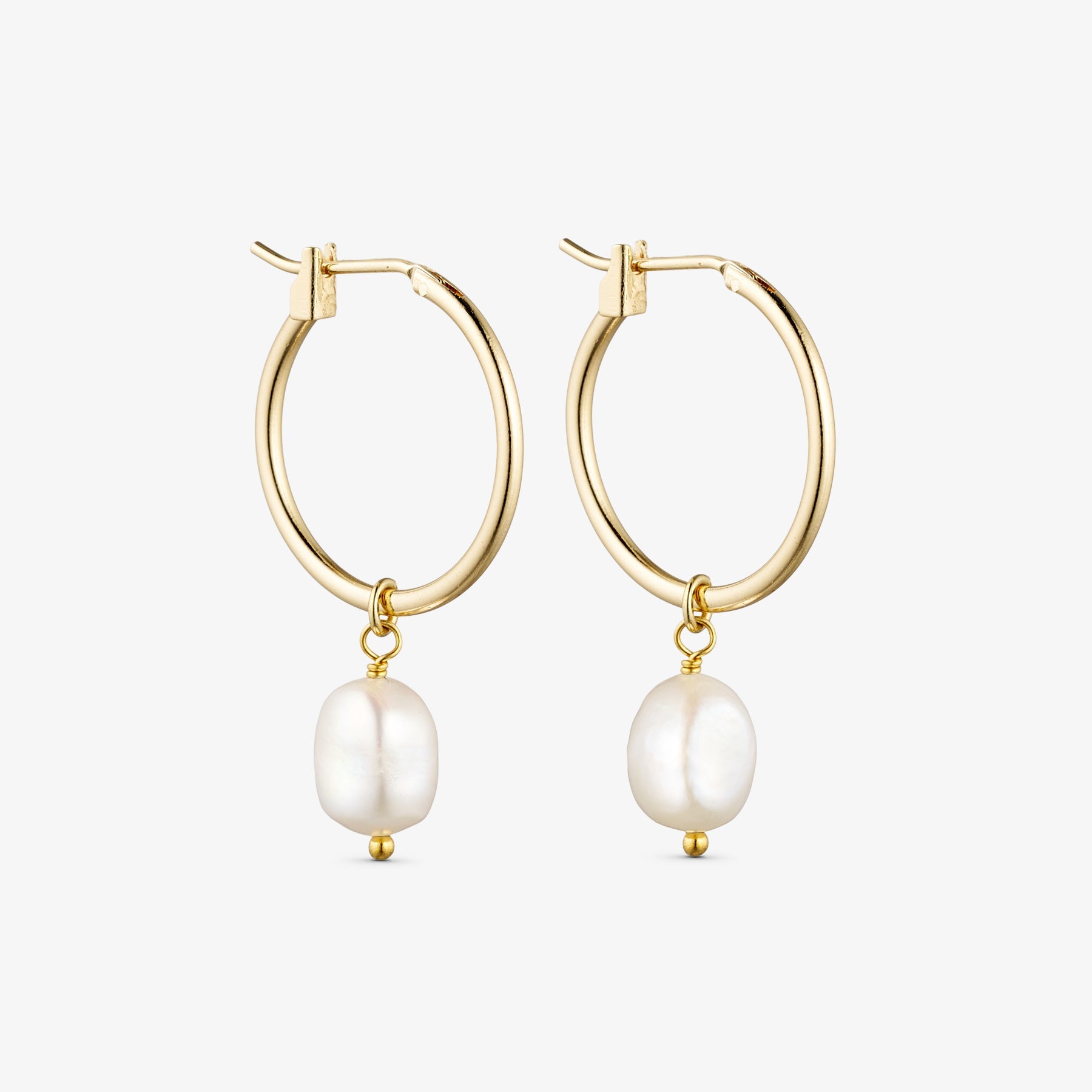 Lea Pearl Earrings Large - 18 carat gold plated