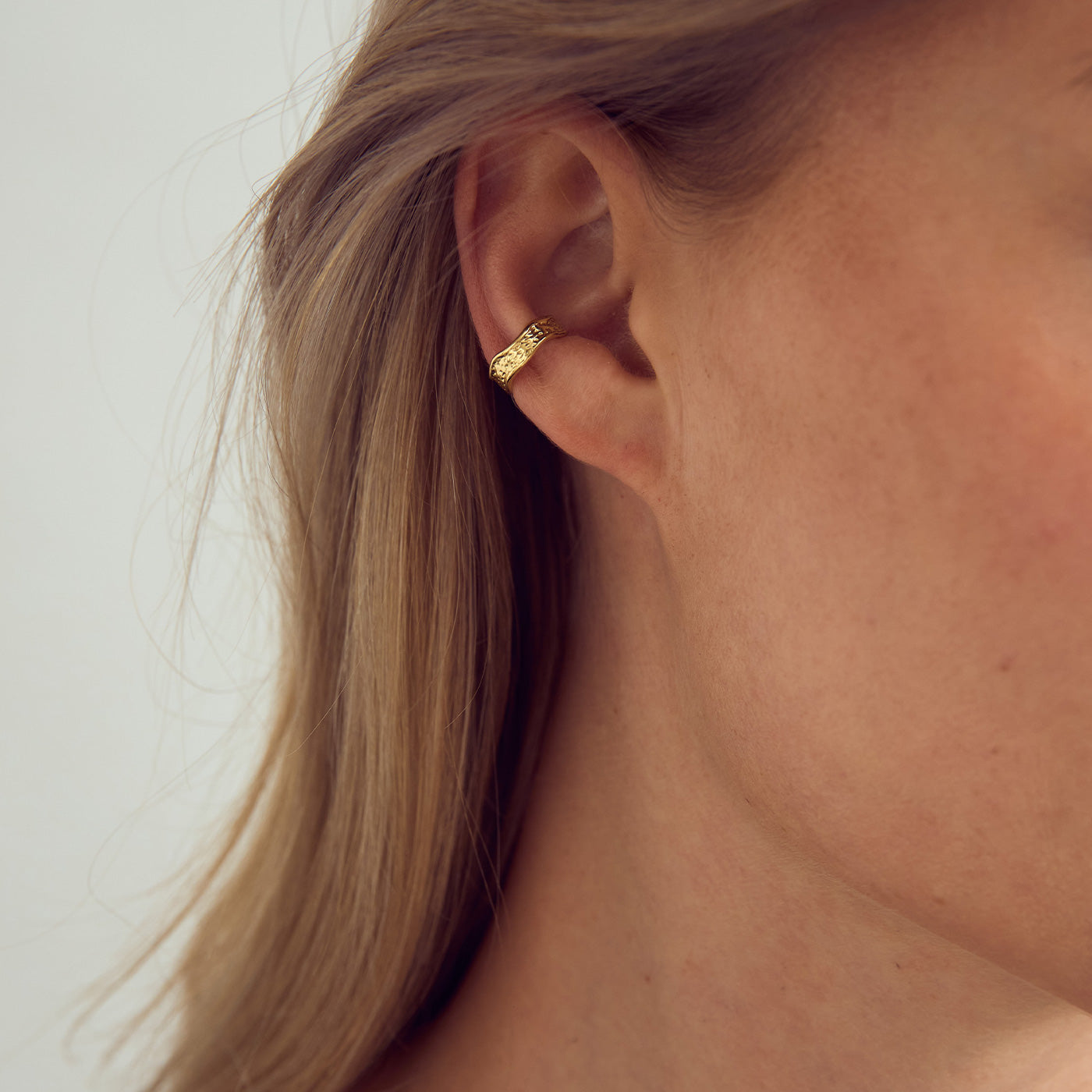 Nina Earcuff - 18 carat gold plated