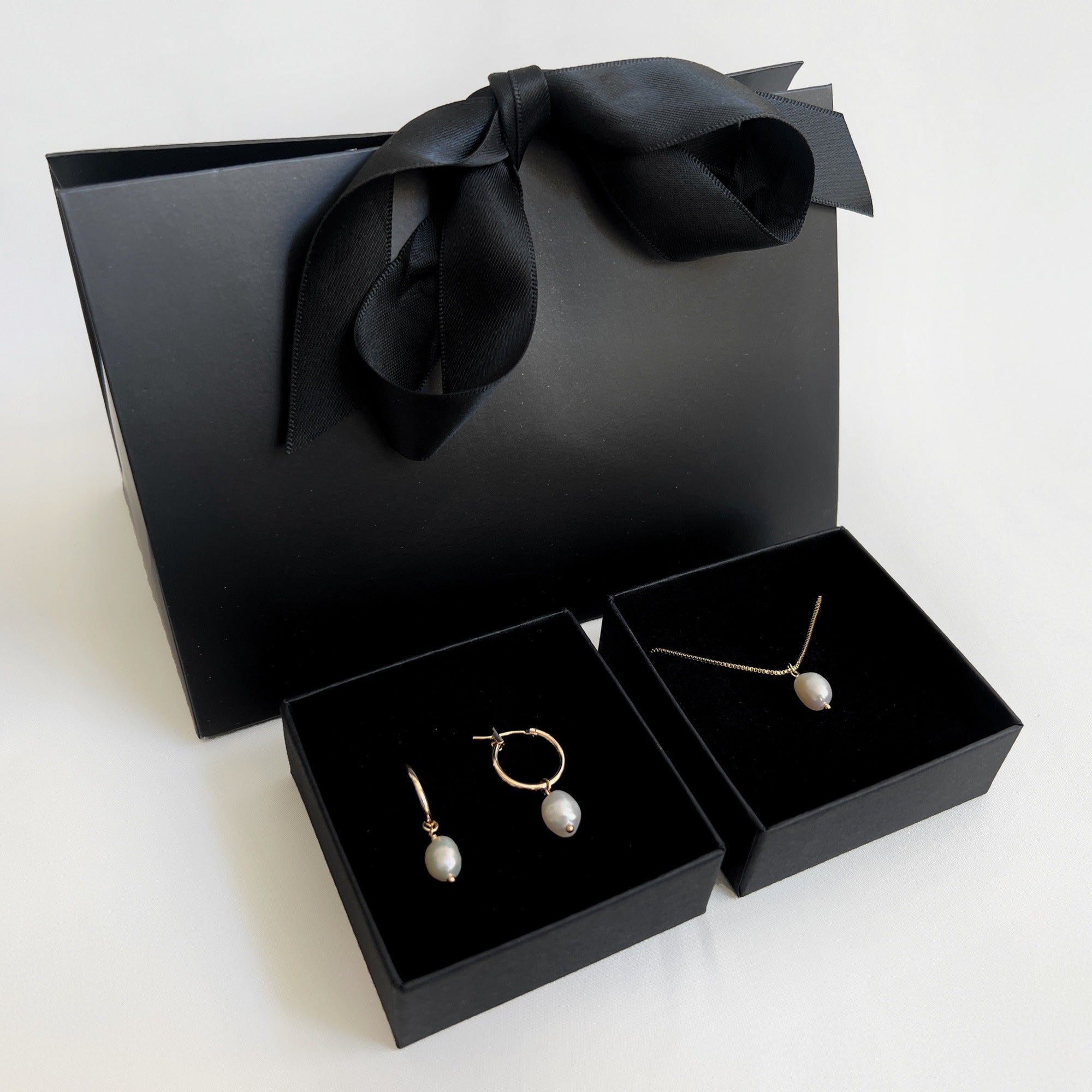 Jewelry set - Lea Pearl Necklace / Lea Pearl Earrings SMALL - 18 carat gold plated