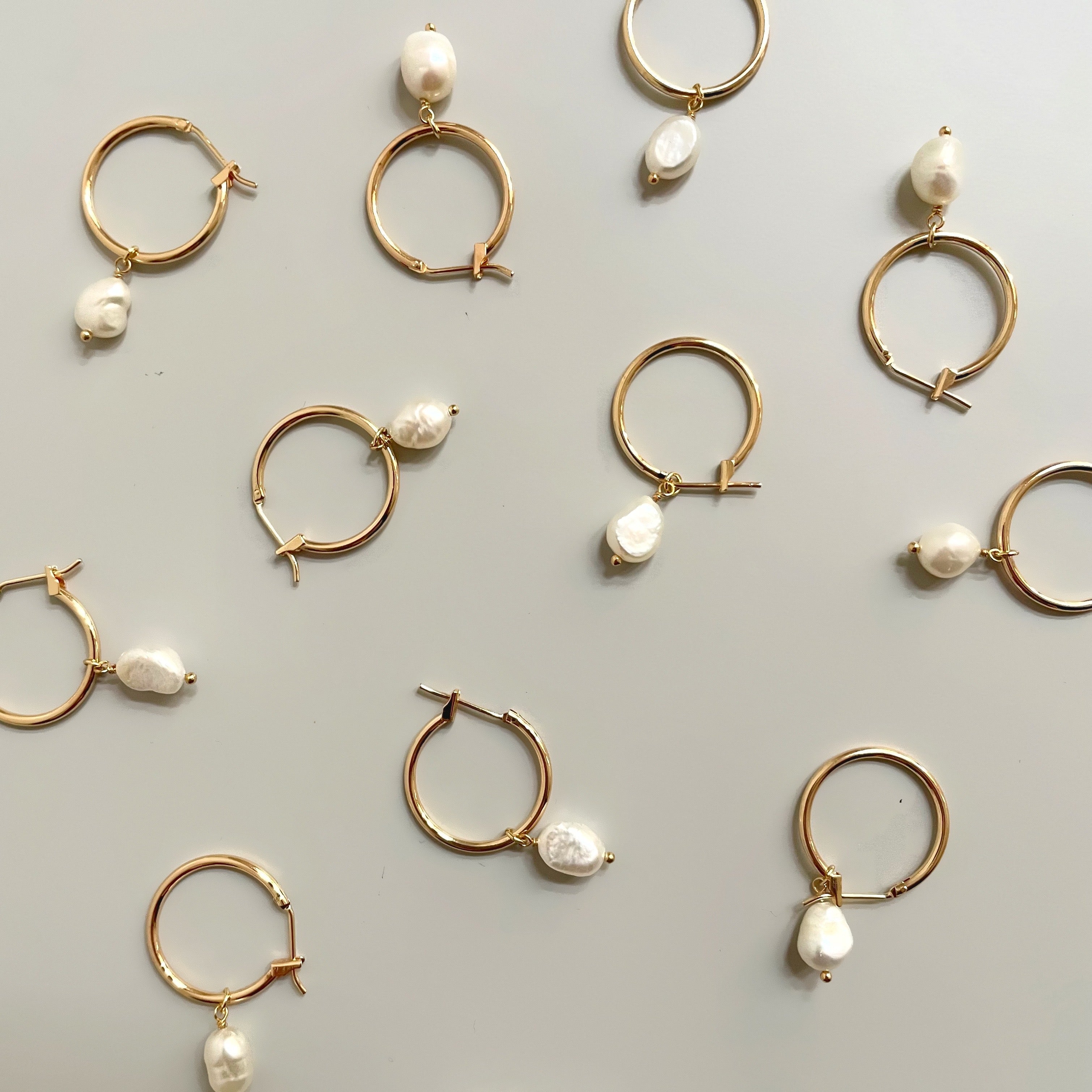 Lea Pearl Earrings Large - 18 carat gold plated