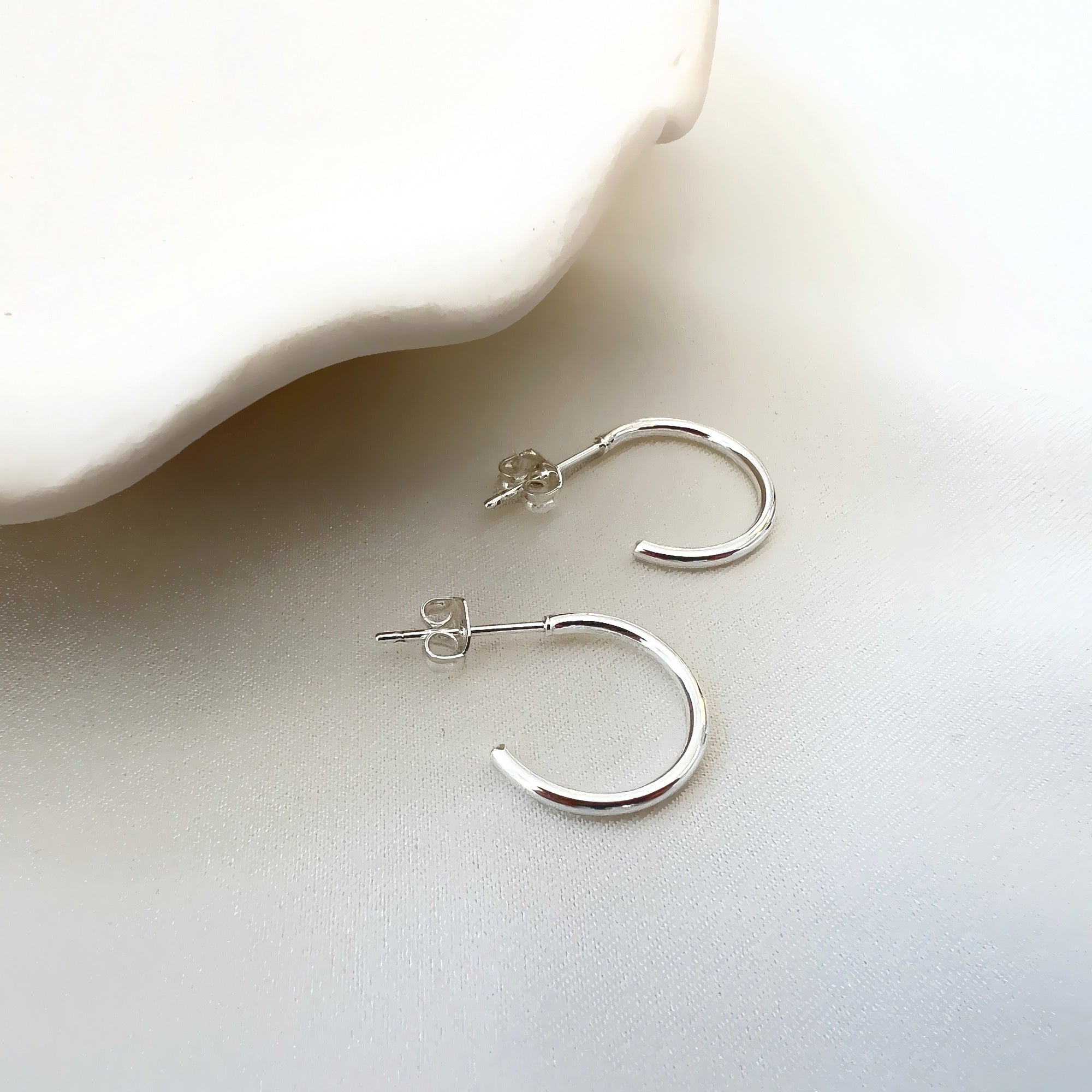 Saga Earrings SMALL - Silver plated