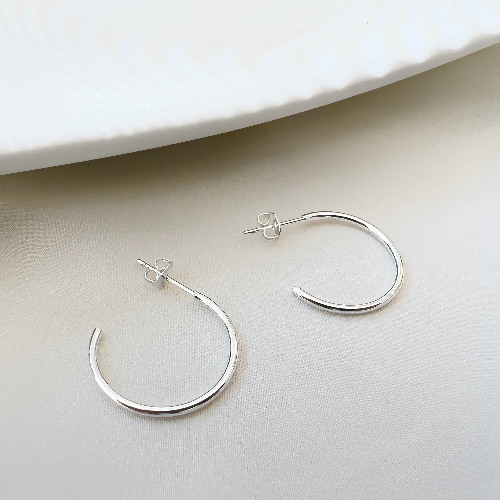 Saga Earrings Medium - Silver plated