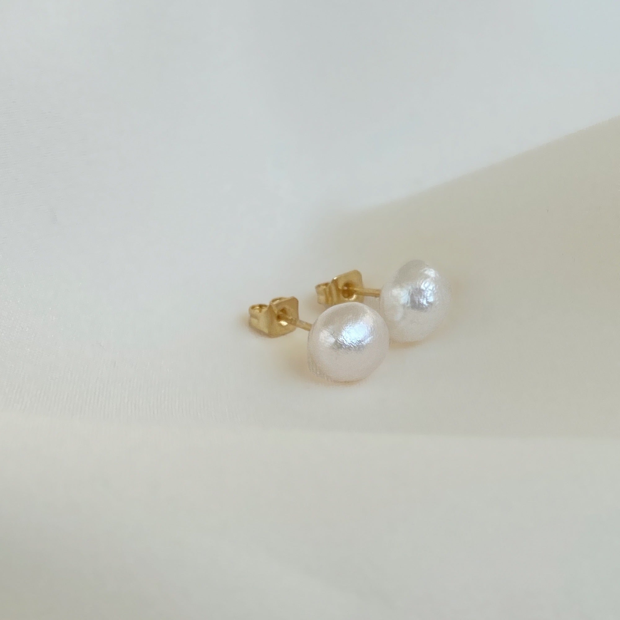 Vega Pearl Studs - 18 carat gold plated