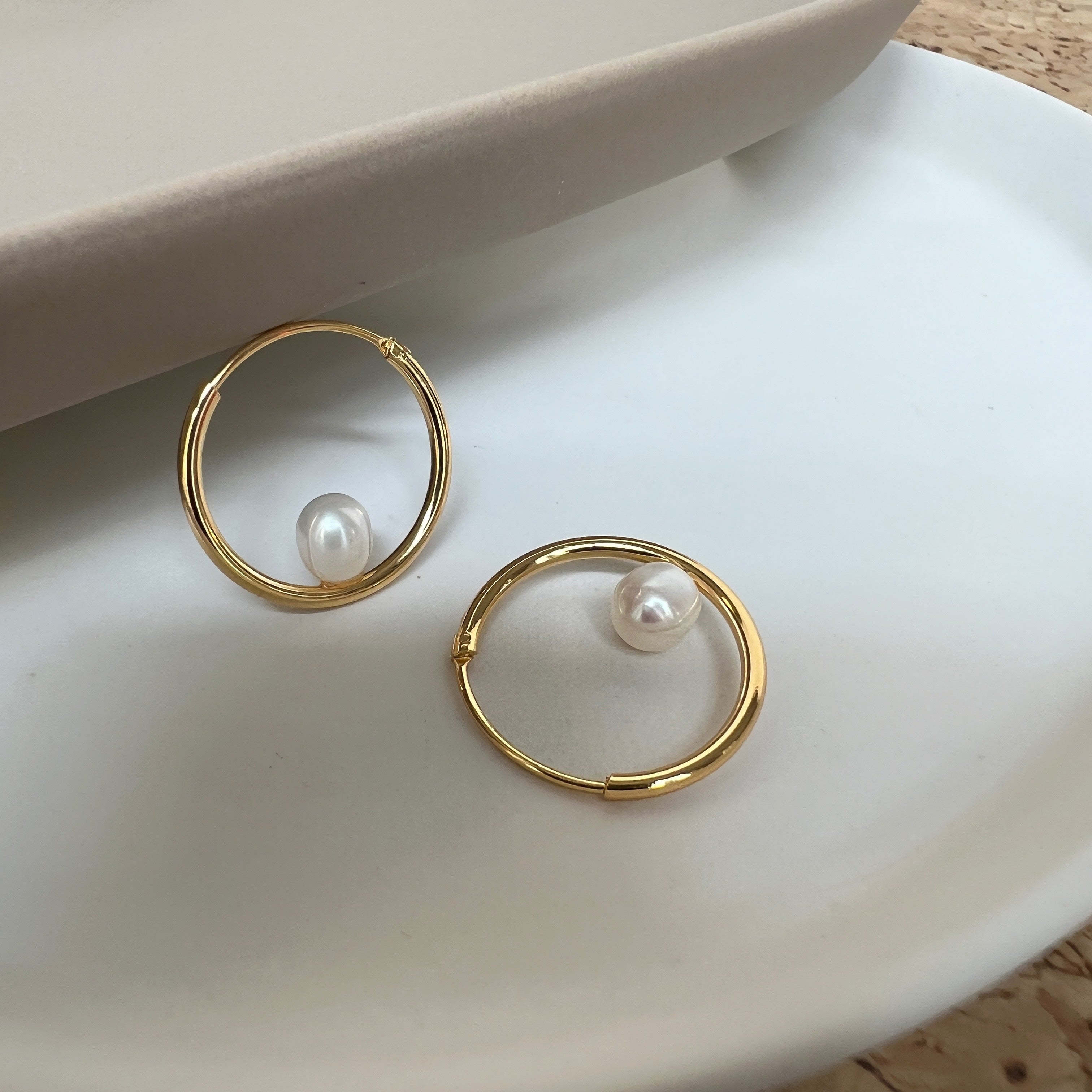 Vega Hoop Pearl Earrings - 18 carat gold plated