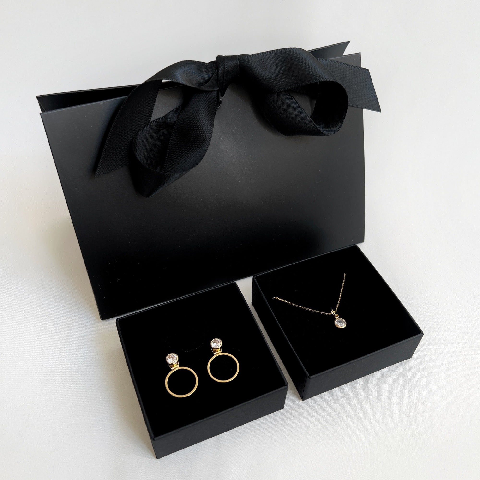 Jewelry set - Agnes Necklace / Agnes Earrings - 18 carat gold plated