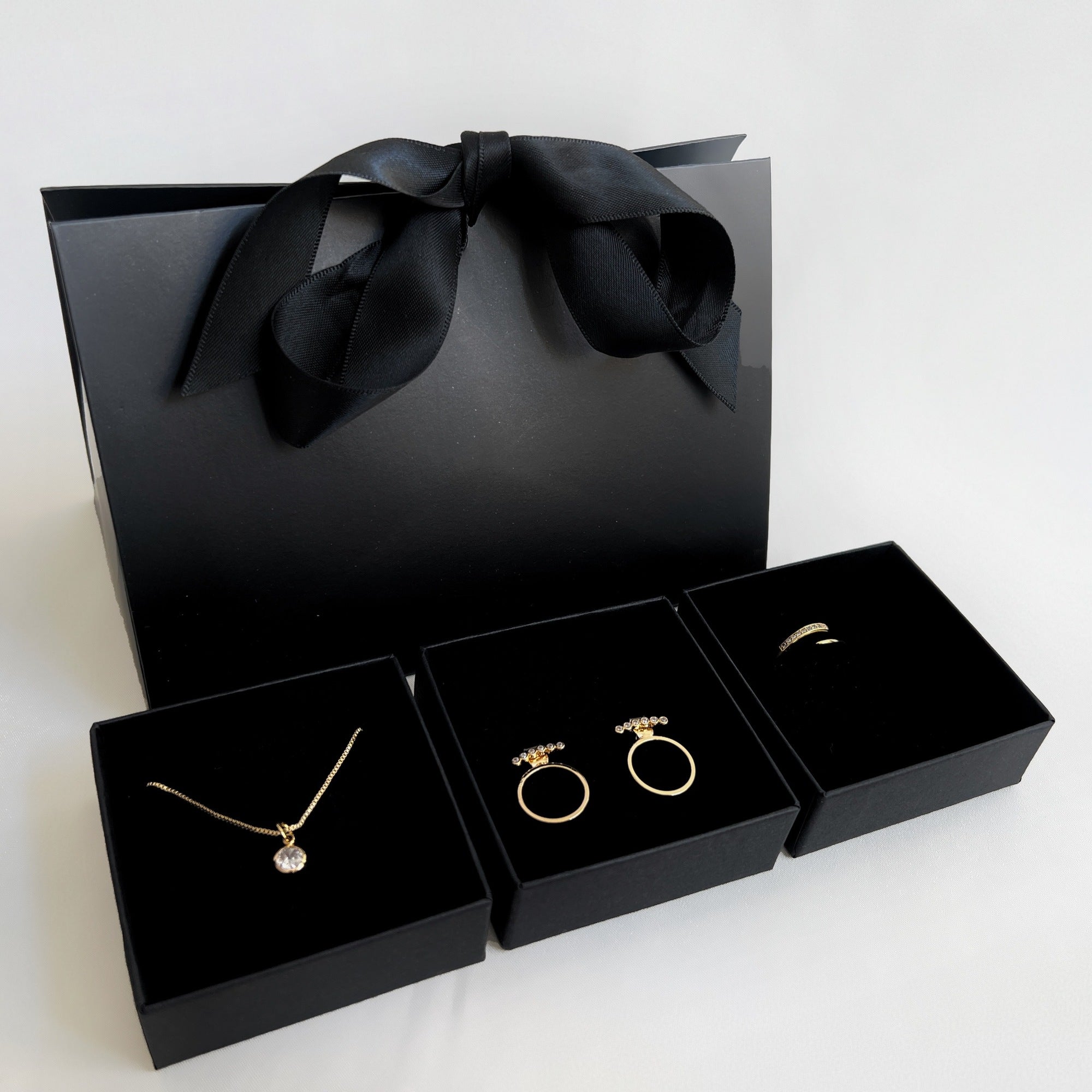 Jewelry set - Agnes Necklace / Rose Earrings / Elin Ring - 18 carat gold plated