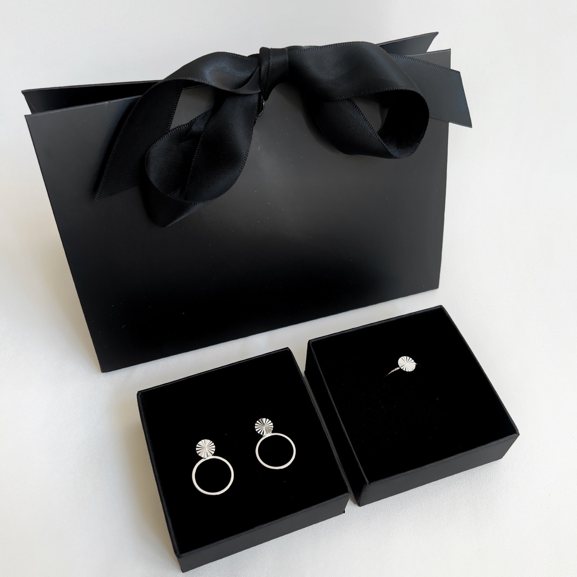 Jewelry set - Scarlett Earrings / Scarlett Ring - Silver plated