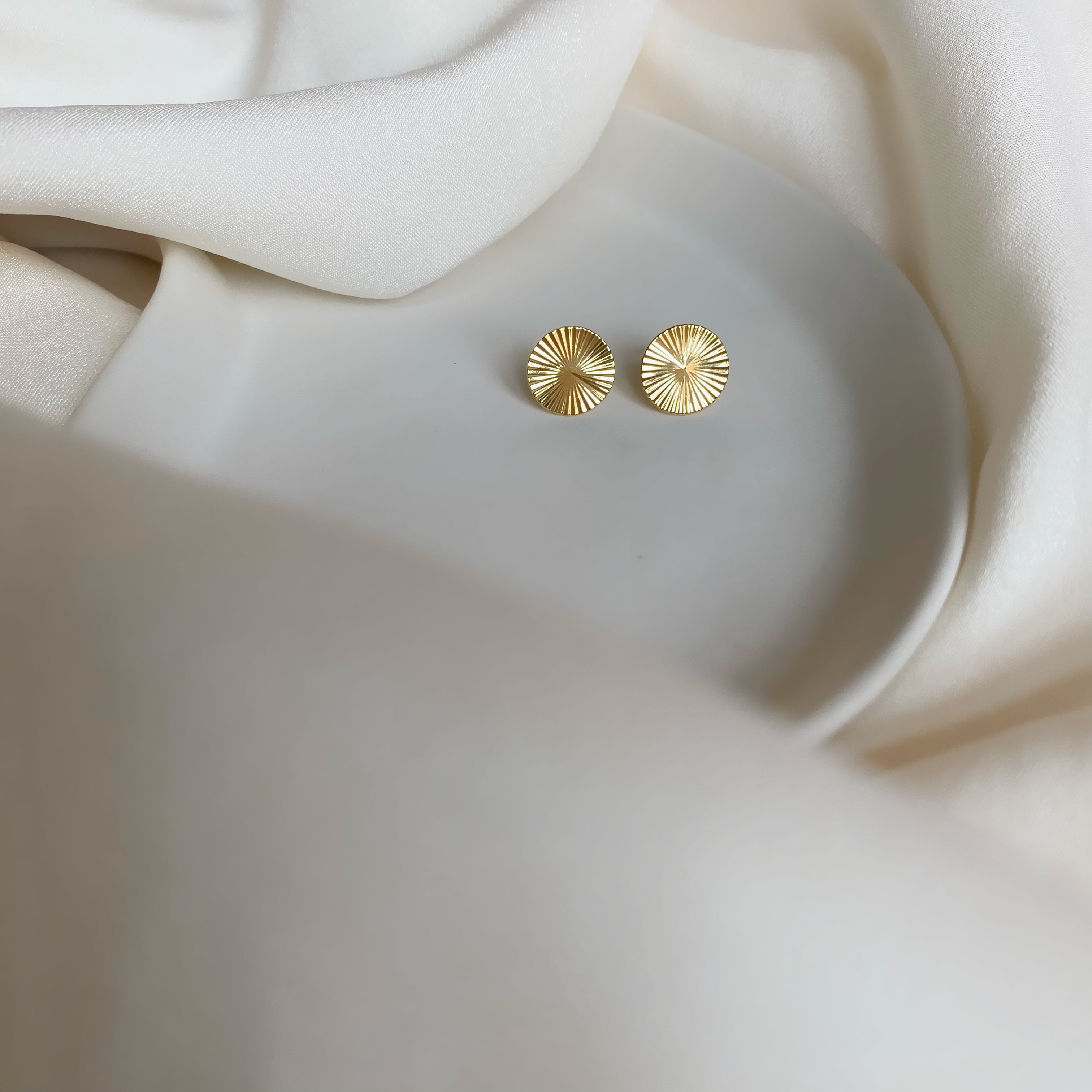 Scarlett Stud Earrings Large - 18 carat gold plated