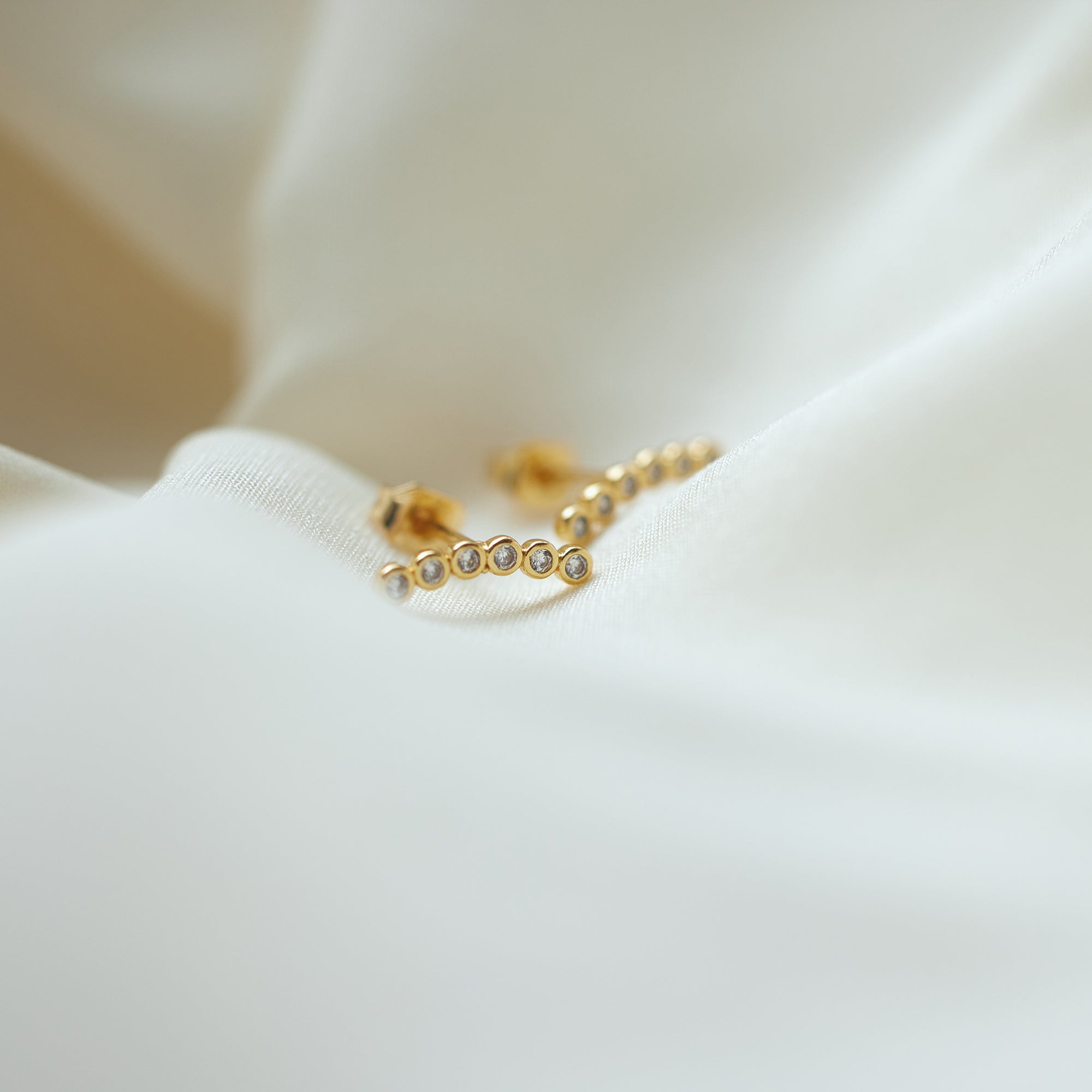 Rose Stud Earrings - Zirconia - 18 carat gold plated