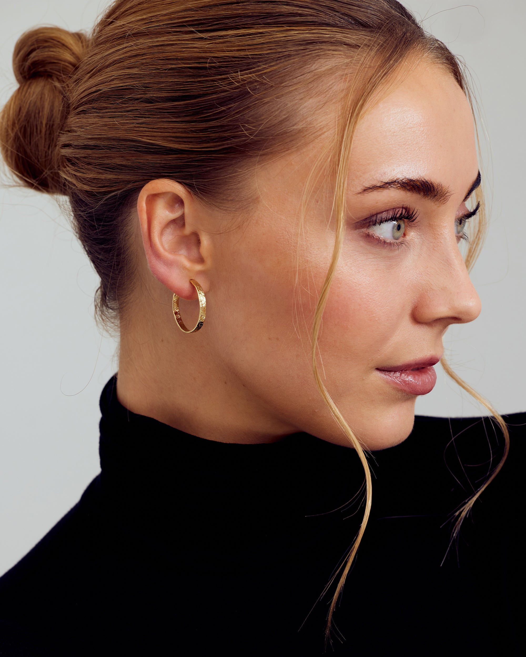 Dina Earrings Medium Hoop - 18 carat gold plated