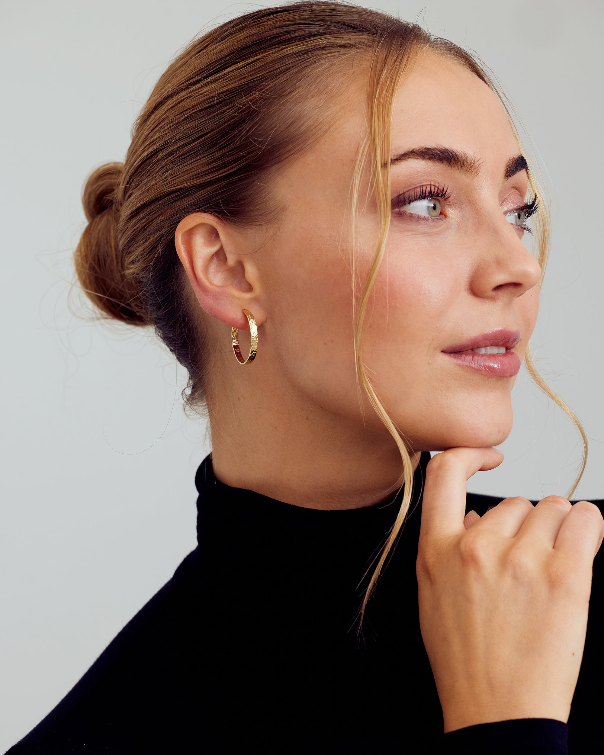 Dina Earrings Medium Hoop - 18 carat gold plated