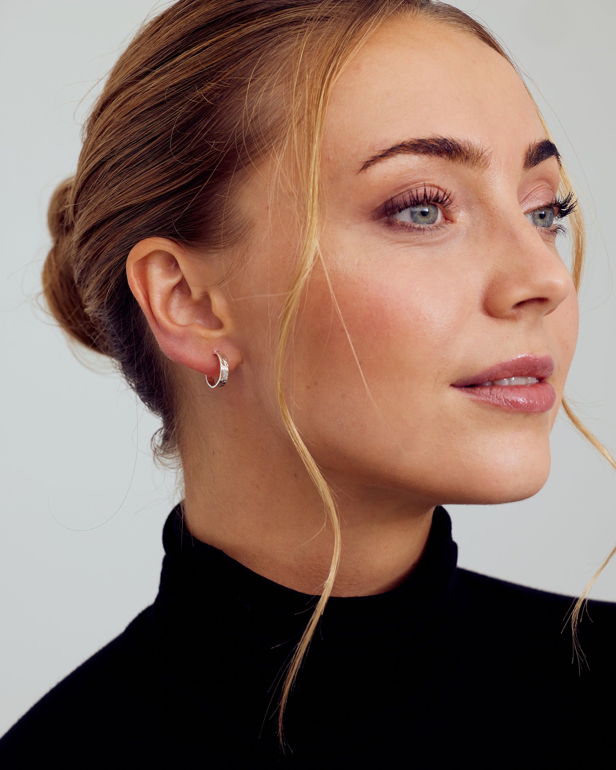 Dina Earrings Small Hoop - Silver plated