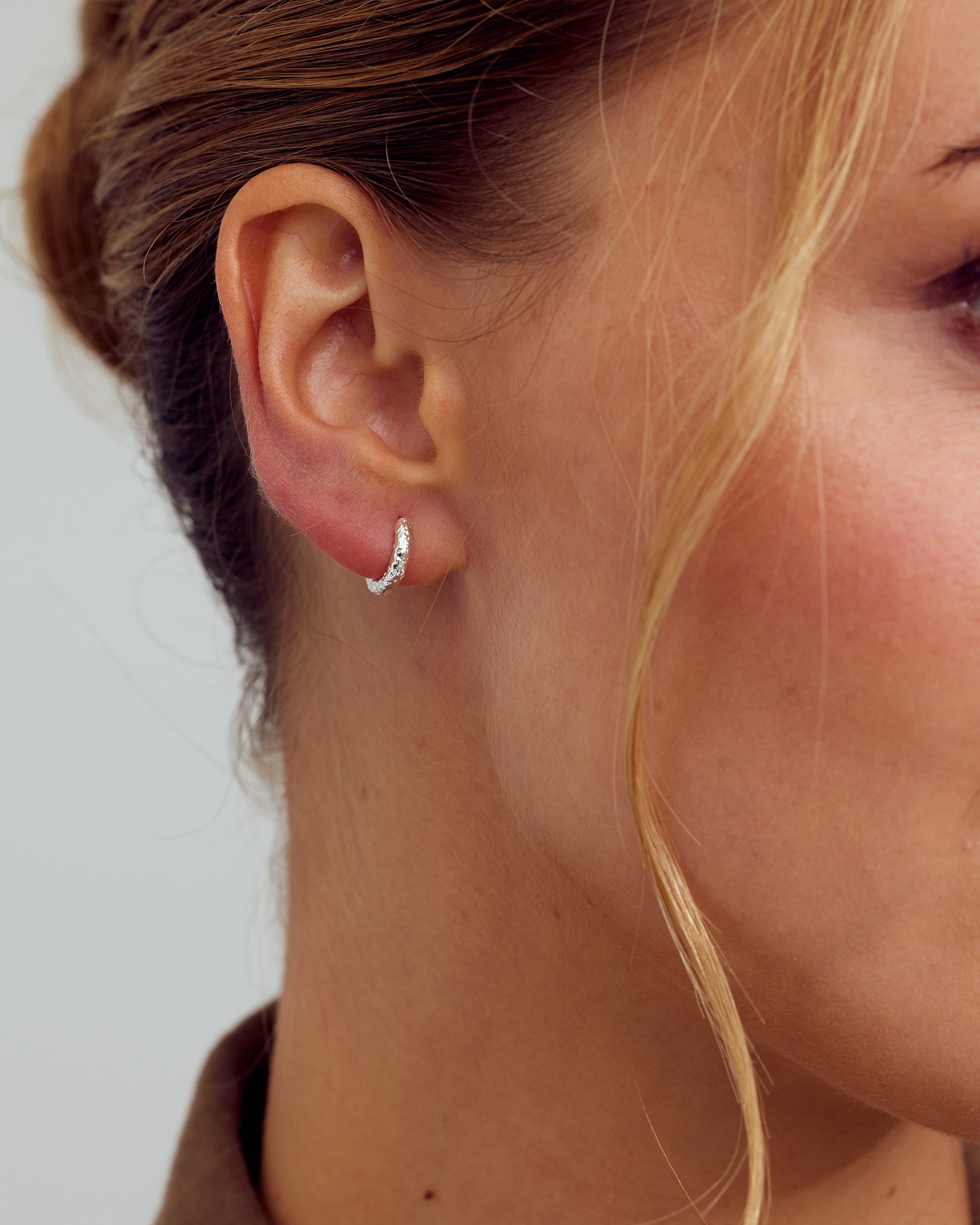 Dalia Earrings Small Hoop - Silver plated