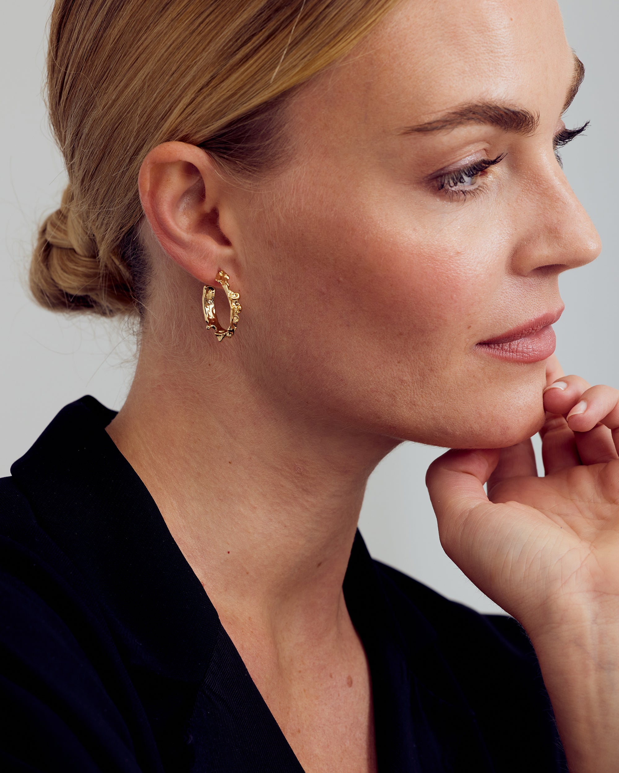 Noelle Earrings Medium Hoop - 18 carat gold plated
