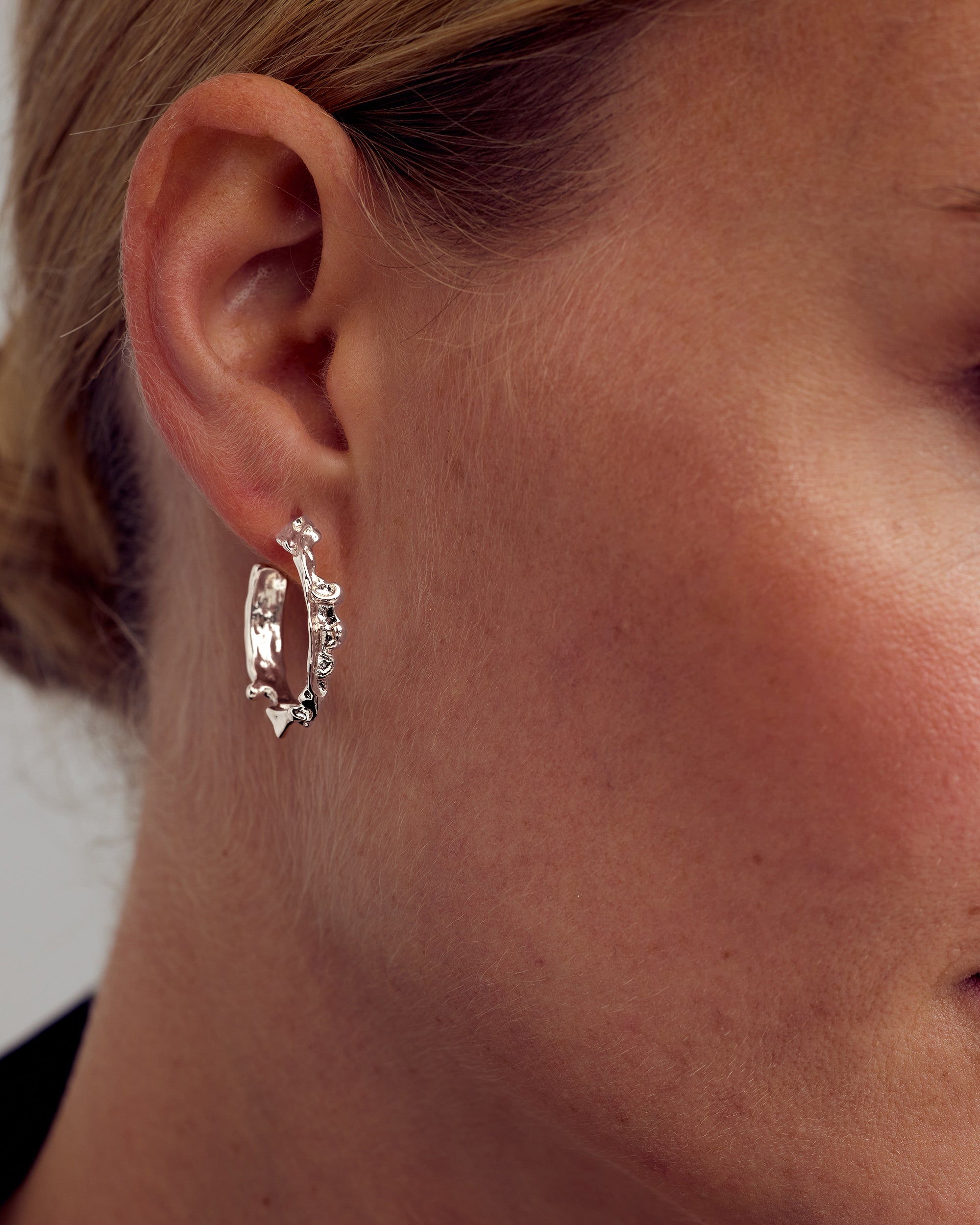 Noelle Earrings Medium Hoop - Silver plated
