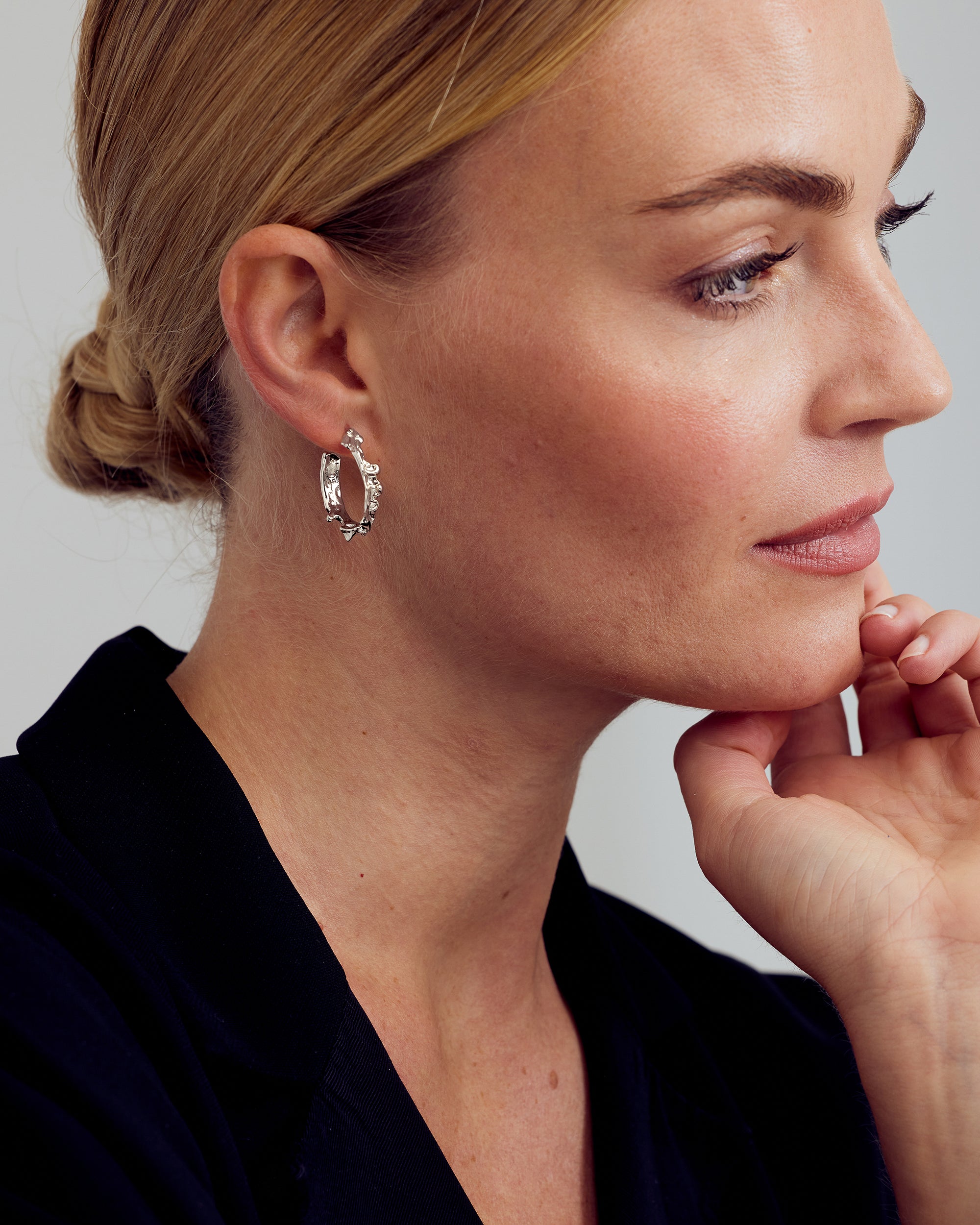 Noelle Earrings Medium Hoop - Silver plated