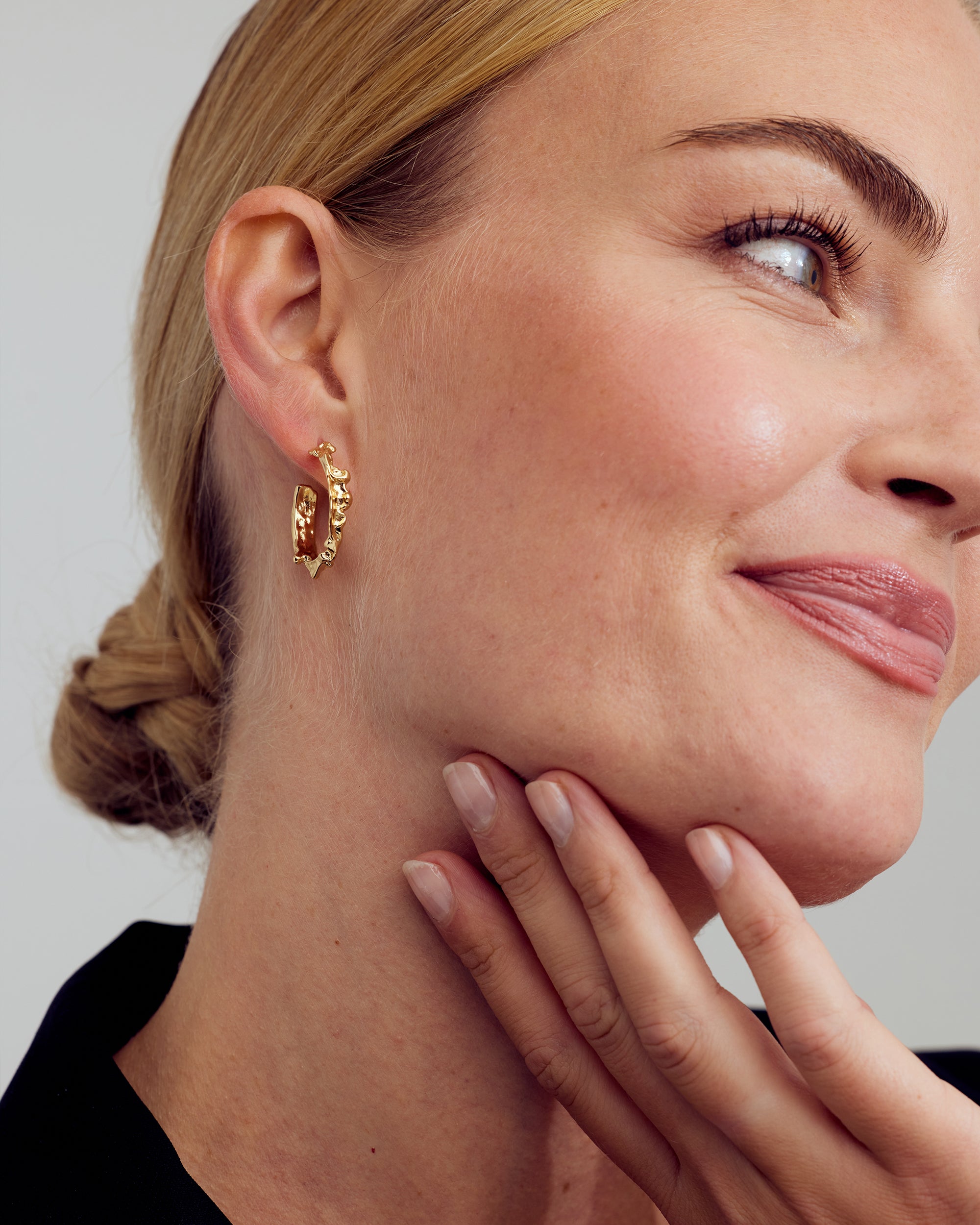Noelle Earrings Medium Hoop - 18 carat gold plated