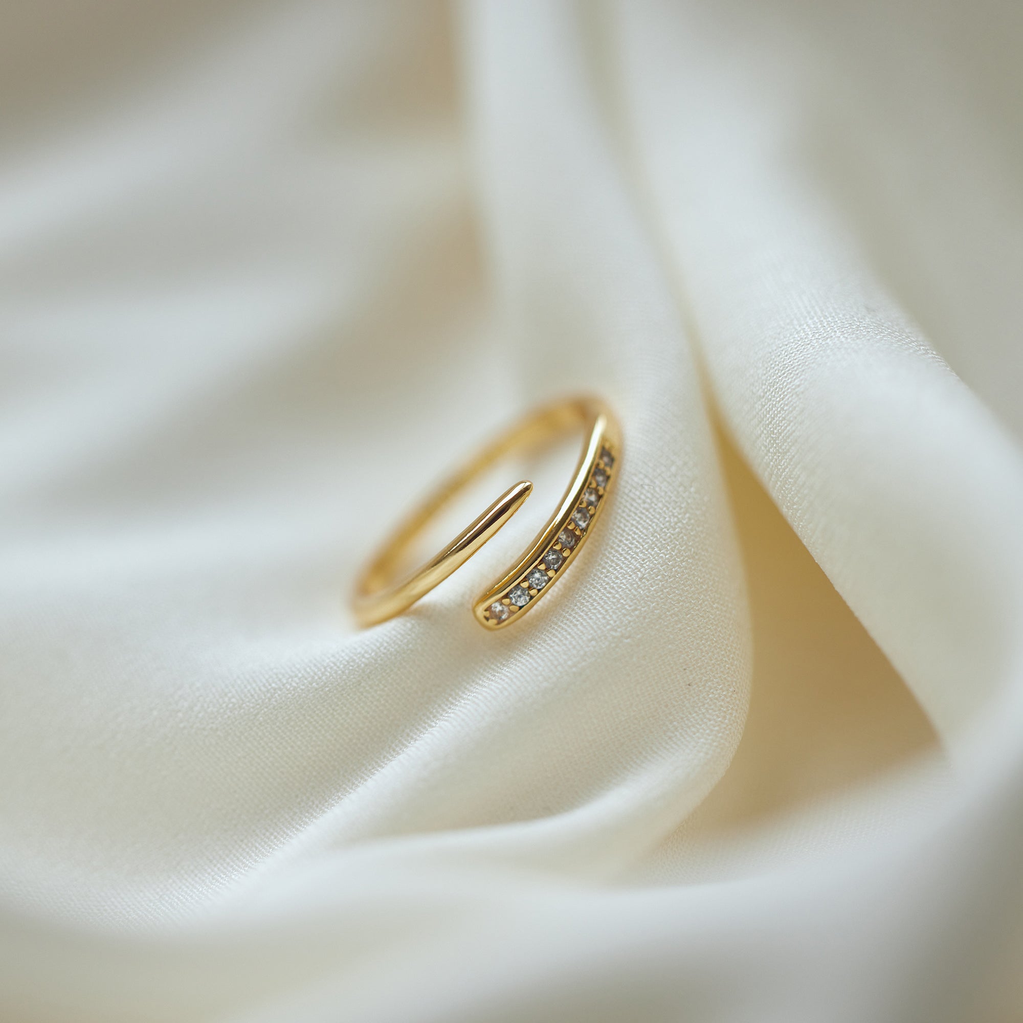 Elin Ring - Zirconia - 18 carat gold plated